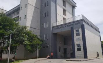 Após ser esfaqueada no pescoço pelo marido, mulher pilota moto até hospital em BH