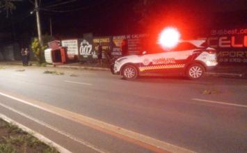 Motorista capota veículo após desviar de criança na Avenida Norte Sul em Sete Lagoas