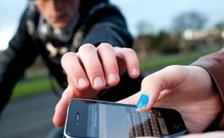 Mulher é agredida e tem celular roubado na porta da casa em Sete Lagoas