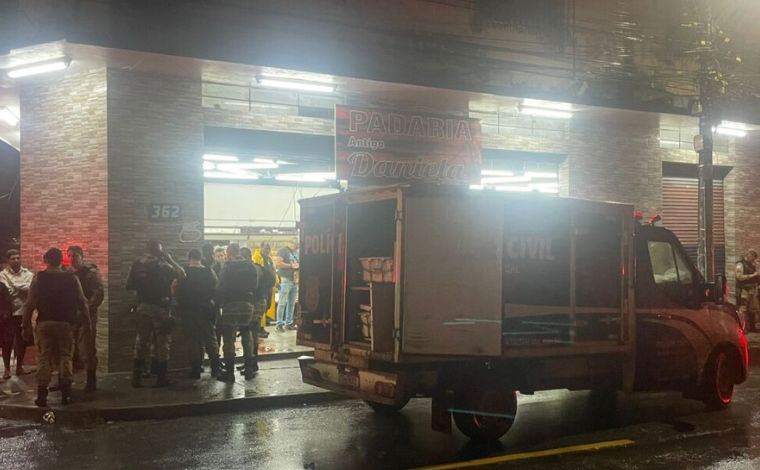 Foto: Felipe Quintela/Itatiaia - Segundo a PolÃ­cia Militar, o ataque foi cometido por um adolescente de 17 anos, ex-namorado de uma jovem de 16 anos que trabalhava no local e morreu apÃ³s ser baleada