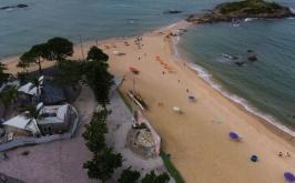 Turista mineiro é agredido após questionar valor da conta em quiosque na Praia da Sereia, no ES