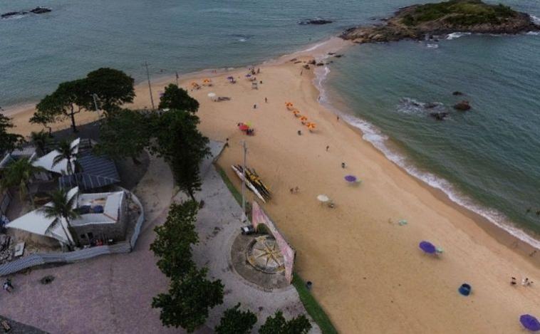 Turista mineiro é agredido após questionar valor da conta em quiosque na Praia da Sereia, no ES