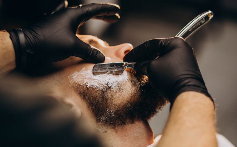 Farmácia de BH é condenada a indenizar vendedor obrigado a retirar barba