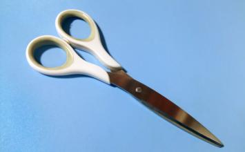 Estudante é ferido com tesoura após briga em escola municipal na Grande BH