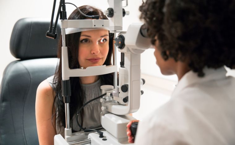 Foto: Getty Images - A retinopatia diabÃ©tica Ã© uma complicaÃ§Ã£o frequente do diabetes que atinge os vasos sanguÃ­neos da retina, responsÃ¡vel pela formaÃ§Ã£o das imagens, e muitas vezes passa despercebida pelos pacientes