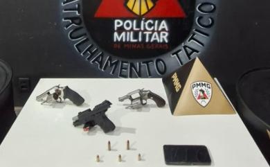 Vídeo: Homem é preso após invadir área de Carnaval com carro e avançar contra foliões em MG