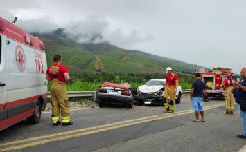 Quatro pessoas da mesma família morrem em grave acidente na BR-259, em MG