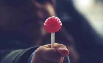 Menino de 3 anos morre após engasgar com pirulito no interior de Minas