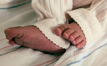 Bebê de seis meses morre em residência no bairro Santo Antônio, em Sete Lagoas; mãe foi presa