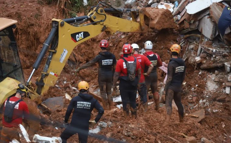 Foto: Alex de Jesus - HÃ¡ 31 pessoas desaparecidas em Juiz de Fora e duas em UbÃ¡. NÃ£o hÃ¡ desaparecidos nem mortos em Matias Barbosa, outra cidade da regiÃ£o fortemente atingida pelas chuvas. O total de vÃ­timas resgatadas com vida chega a 208