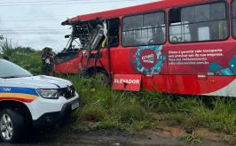 Vídeo: Acidente com ônibus e carreta deixa sete feridos na MG-424, em Pedro Leopoldo