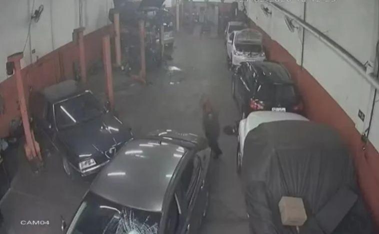 Vídeo: Homem é preso após destruir veículos de oficina e atropelar ex-patrão em Belo Horizonte