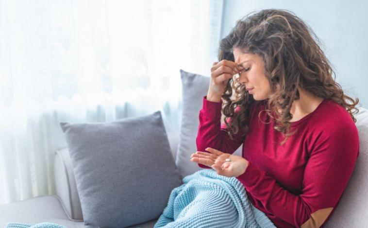 Enxaqueca em mulheres pode aumentar risco de AVC; entenda fatores