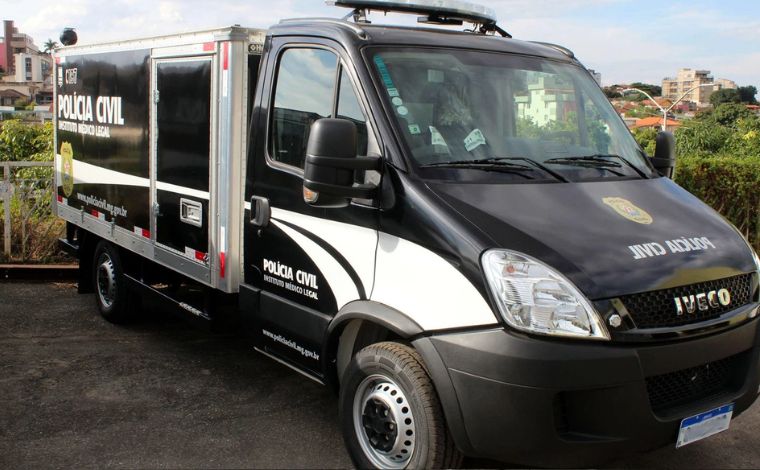Foto: Ilustrativa - A PM foi acionada pela proprietÃ¡ria apÃ³s vizinhos relatarem um forte odor vindo do imÃ³vel hÃ¡ cerca de quatro dias. Ao ir ao local verificar a situaÃ§Ã£o, ela entrou na casa e encontrou o corpo em um dos quartos, acionando a polÃ­cia