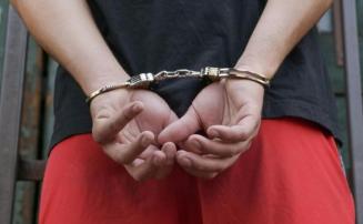 Homem com mandado de prisão é preso trabalhando em açougue no bairro Canaã em Sete Lagoas