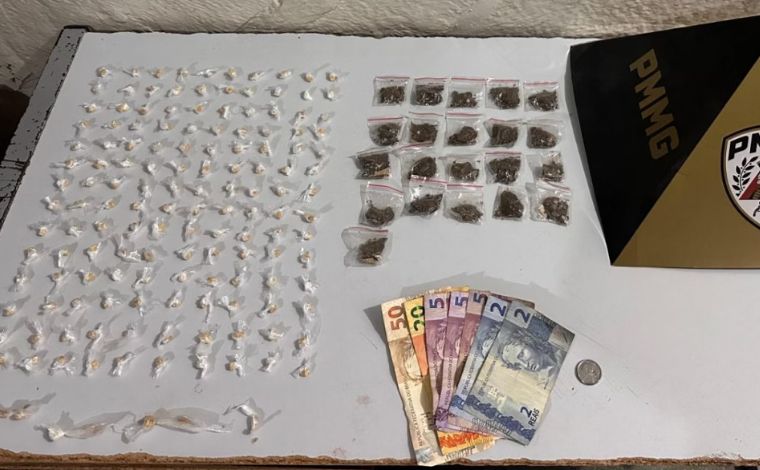 Menino de 6 anos entrega drogas do irmão à PM e adolescentes são apreendidos em MG