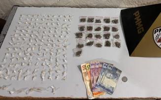 Menino de 6 anos entrega drogas do irmão à PM e adolescentes são apreendidos em MG