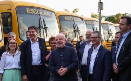 Presidente Lula visita fábrica da Iveco e participa da entrega de ônibus escolares em Sete Lagoas