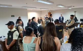 Justiça absolve mulher que matou e mutilou homem em BH; ré alegou abuso contra filha de 11 anos