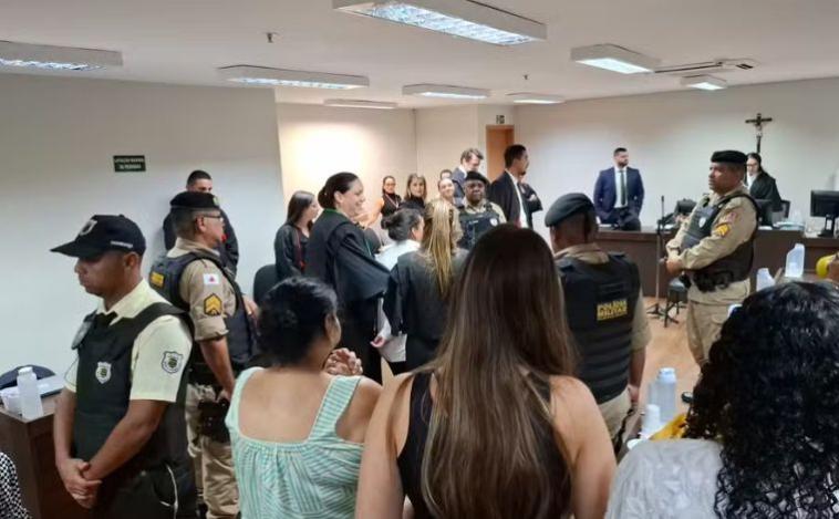 Justiça absolve mulher que matou e mutilou homem em BH; ré alegou abuso contra filha de 11 anos