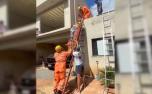Vídeo: Trabalhador cai de cerca de 4 metros de altura e é socorrido em estado grave em Caetanópolis