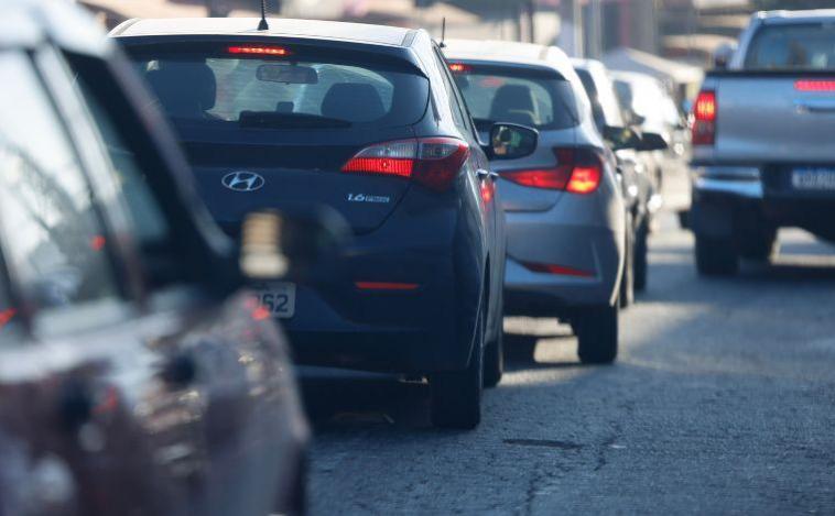 Proprietários de veículos em Minas Gerais têm até esta terça-feira para pagar taxa de licenciamento