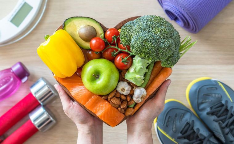 Foto: ReproduÃ§Ã£o - Diante do avanÃ§o das doenÃ§as crÃ´nicas, a adoÃ§Ã£o de hÃ¡bitos saudÃ¡veis se torna essencial, jÃ¡ que sedentarismo, mÃ¡ alimentaÃ§Ã£o e estresse aumentam o risco de hipertensÃ£o, diabetes e doenÃ§as cardiovasculares