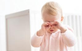 Oftalmologistas ensinam 8 sinais de que seu bebê precisa de óculos