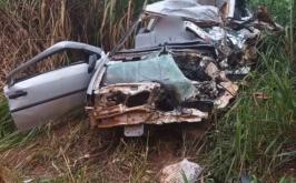 Pai, filho e enteado morrem após carro bater em caminhão na BR-354 em MG