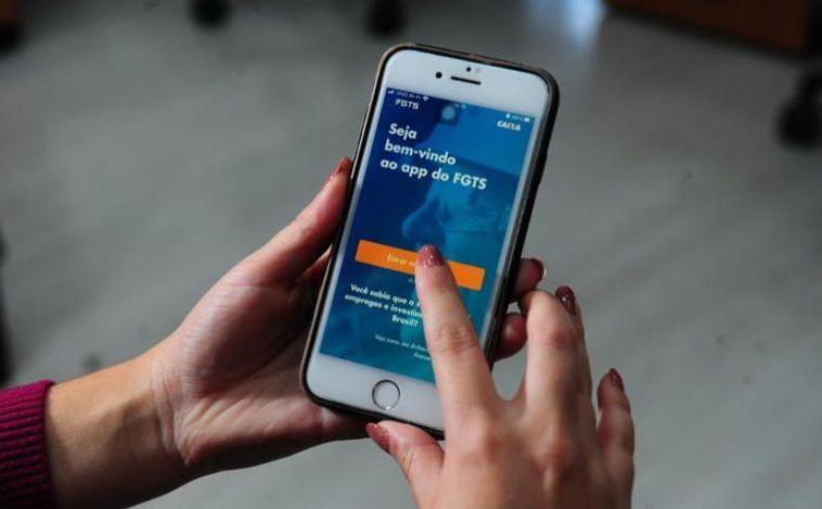 Governo avalia uso do FGTS para quitar dívidas, diz ministro da Fazenda