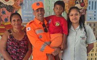 Bombeiros reencontram criança salva de afogamento em Inhaúma e reforçam importância da prevenção