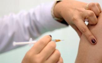 Anvisa amplia uso de vacina contra bronquiolite e autoriza aplicação em maiores de 18 anos