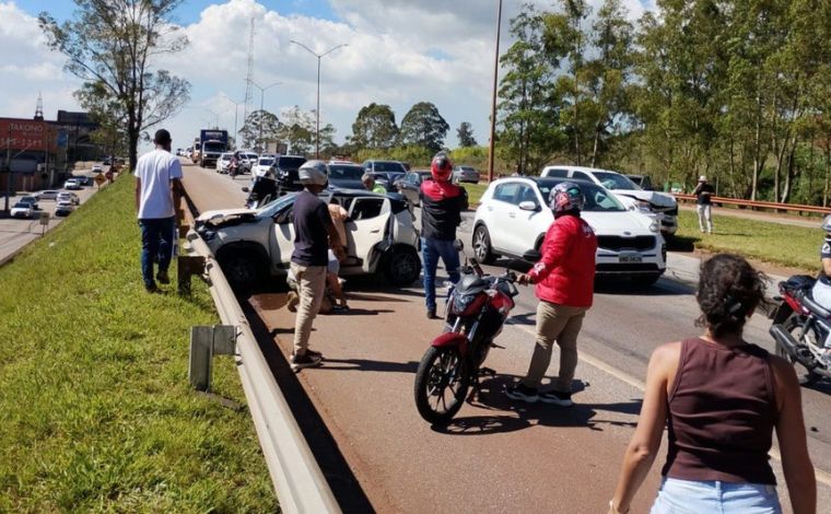 Foto: DivulgaÃ§Ã£o/CBMMG - De acordo com as primeiras informaÃ§Ãµes, uma crianÃ§a, de aproximadamente 10 anos, recebeu atendimento mÃ©dico. Conforme os bombeiros, ela estava consciente e orientada no momento do socorro