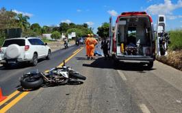 Colisão seguida de atropelamento deixa ocupantes de motocicleta mortos na MG-455