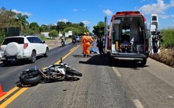 Colisão seguida de atropelamento deixa ocupantes de motocicleta mortos na MG-455