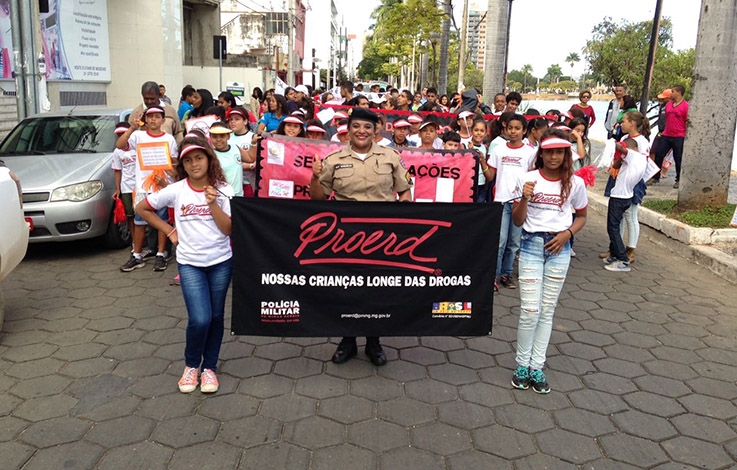 Passeata marca o Dia Internacional Contra o Uso e o Tráfico de Drogas