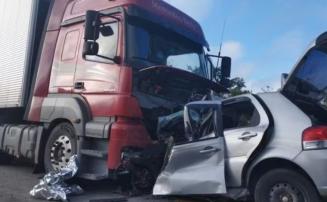 Seis pessoas da mesma família, entre elas duas crianças, morrem em acidente na BR-251, em MG