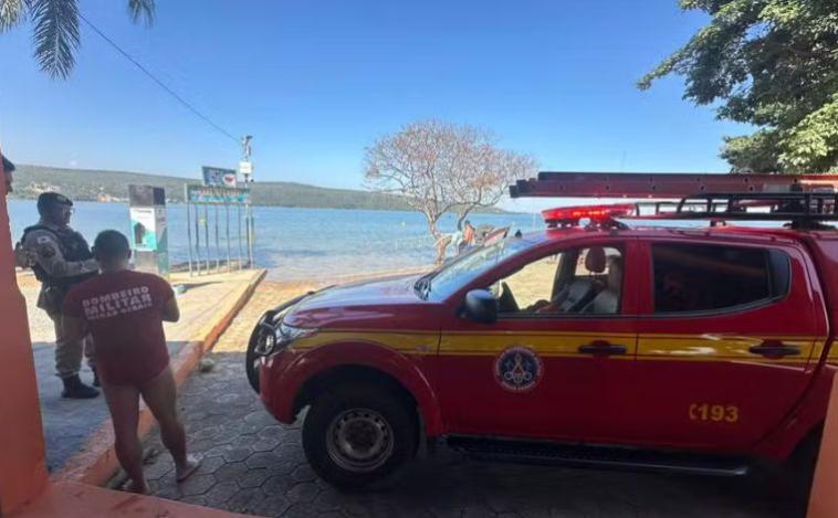 Bombeiros resgatam corpo de homem encontrado na represa de Três Marias