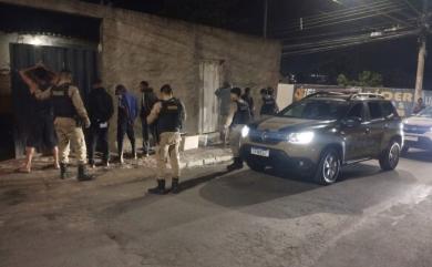 Vídeo: Grávida morre após caminhão carregado com porcos tombar em frigorífico na Grande BH