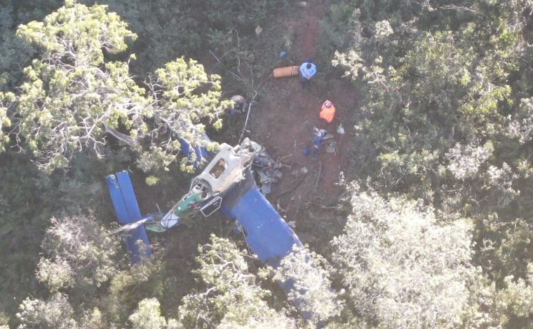 Vídeo: Piloto morre após queda de avião agrícola no interior de Minas
