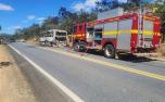 Micro-ônibus escolar é destruído por incêndio na MGC-259 em Curvelo