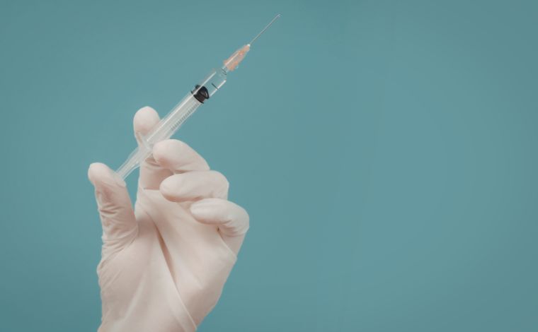 Pacientes recebem água destilada no lugar de vacina contra gripe no interior de Minas