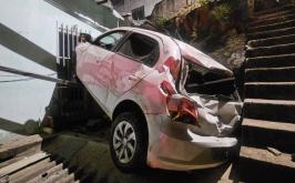 Vídeo: Motorista embriagado perde controle de carro e invade casa no bairro Carlos Prates, em BH