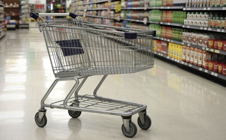 Funcionário de supermercado é agredido ao conter homem que importunava clientes em Sete Lagoas