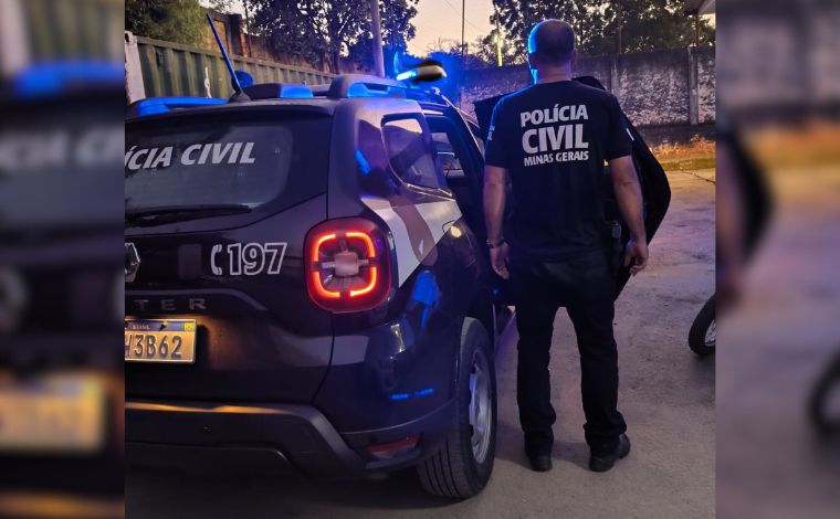Foto: DivulgaÃ§Ã£o/PMMG - Segundo as investigaÃ§Ãµes, a dupla invadiu a casa da vÃ­tima no bairro EsperanÃ§a, a espancou dentro do imÃ³vel e depois a arrastou para a rua, onde as agressÃµes continuaram atÃ© a morte