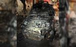 Carro abandonado pega fogo e mobiliza bombeiros no bairro Vila Brasil, em Sete Lagoas
