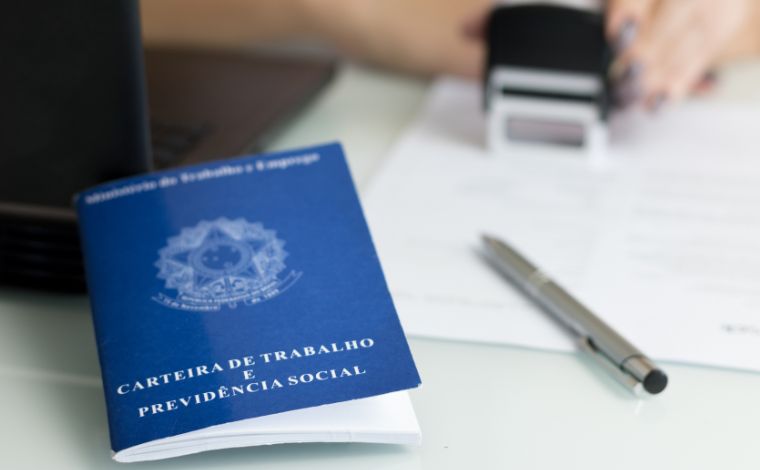 Técnica de enfermagem descobre que é registrada como presidente da República ao procurar emprego