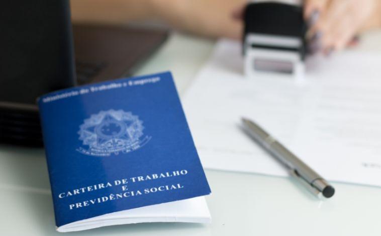 Técnica de enfermagem descobre que é registrada como presidente da República ao procurar emprego