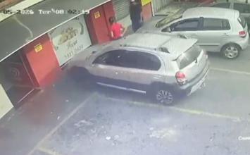 Vídeo: Mulher fica ferida após carro invadir padaria em Belo Horizonte