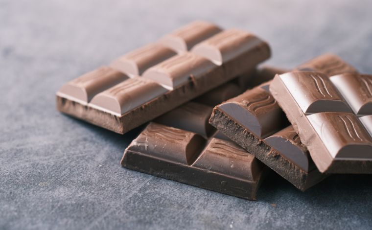 Foto: Pexels - A mulher procurou a JustiÃ§a depois de identificar a presenÃ§a de larvas no interior do chocolate ingerido pelos filhos. ApÃ³s o consumo parcial do produto, as crianÃ§as apresentaram sintomas como vÃ´mito e diarreia